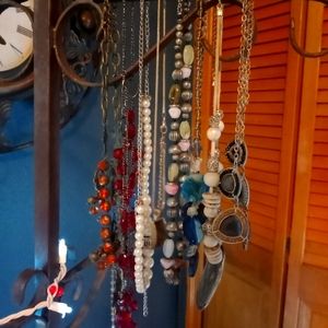 10 pieces of fashion jewelry